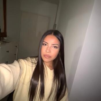 Babysitter in Neuilly-sur-Marne: Aya