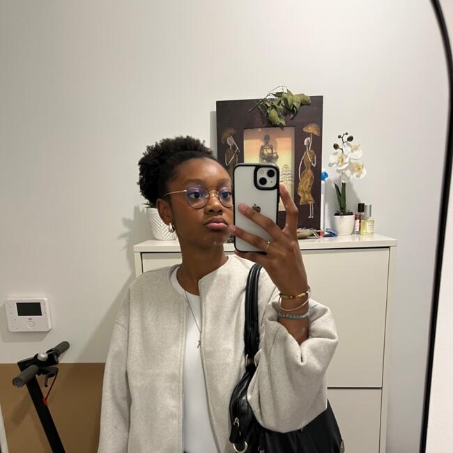 Babysitter in Bordeaux: Kendra