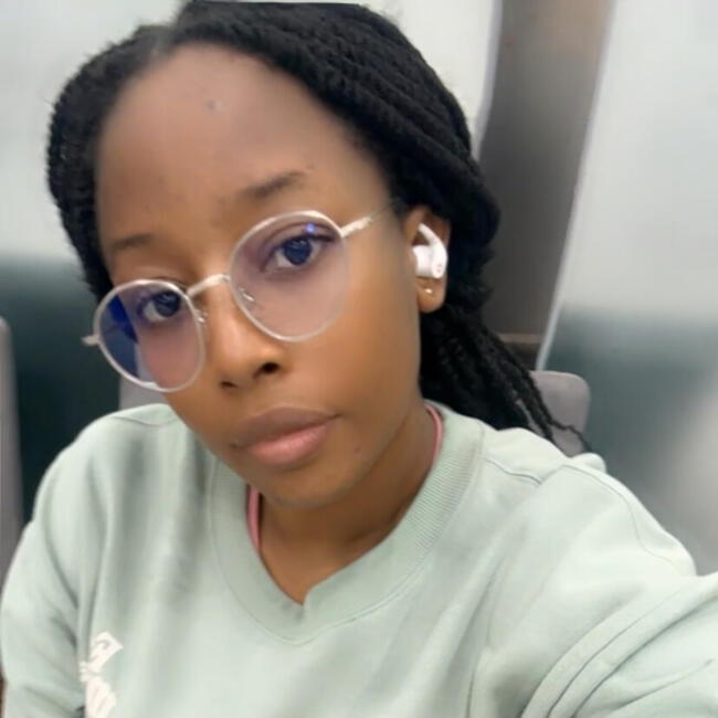 Babysitter in Oshawa: Lynda