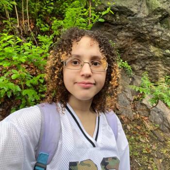 Babysitter in Borough of Queens: Madeline