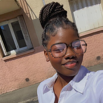 Babysitter in Toulouse: Dora pascale