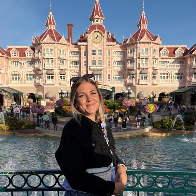 Babysitter in Ambierle: Alexia