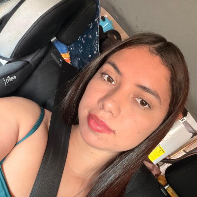 Babysitter in Fontana: Lina