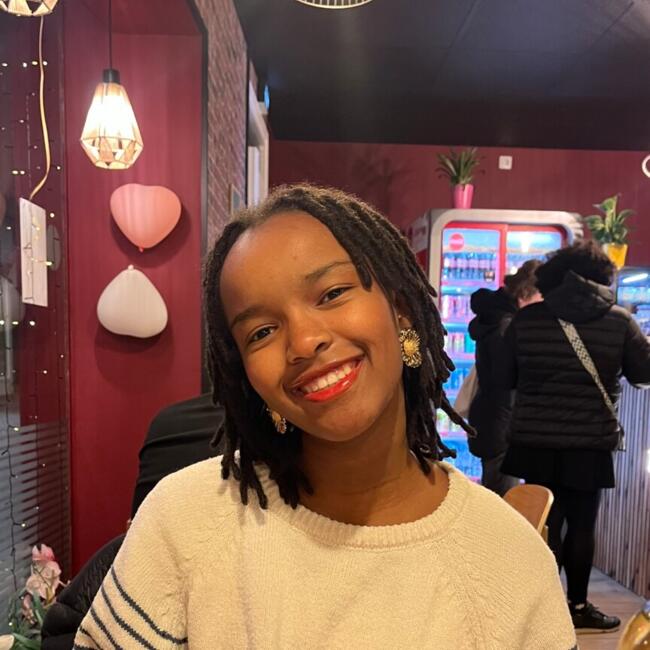Babysitter in Melun: Aicha