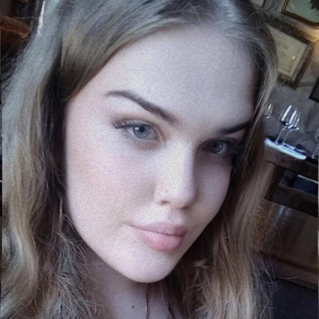 Babysitter in Cameri: MEDINA