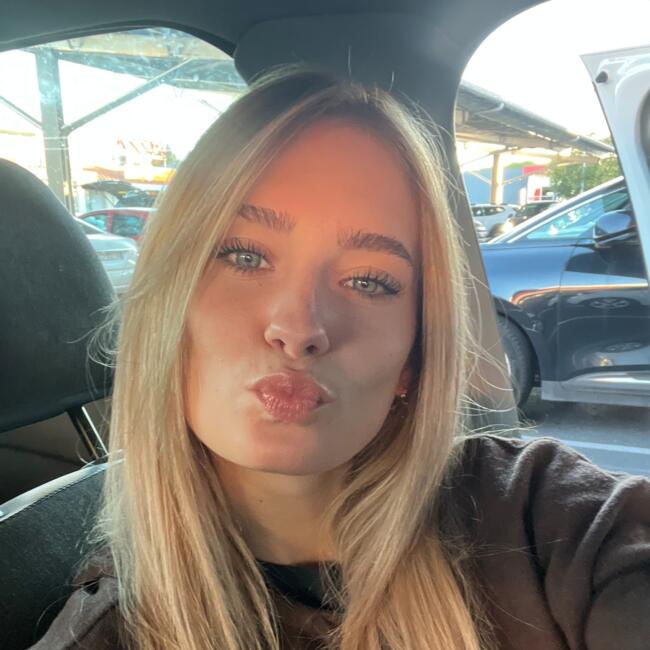 Babysitter in Nîmes: Tina