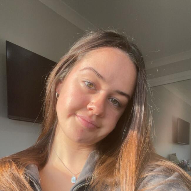 Babysitter in Vincentia: Zoe