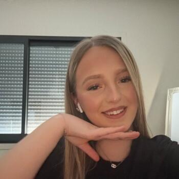 Babysitter in Crosne: Loane