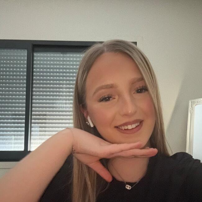 Babysitter in Crosne: Loane