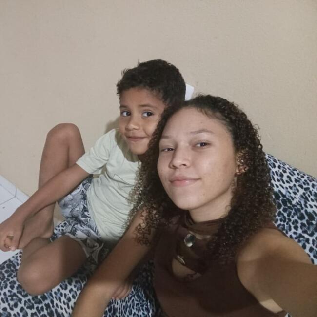 Babysitter in Valparaíso de Goiás: Pâmela