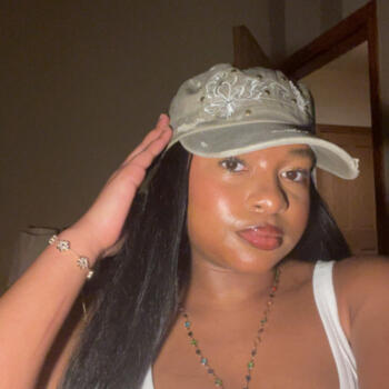 Babysitter Renfrew: Doris