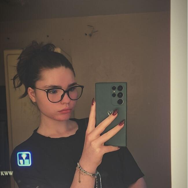 Babysitter in Calais: Emeline