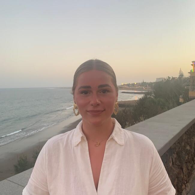 Babysitter in Ravels: Esmee