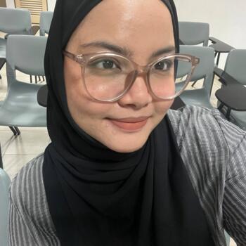 Babysitter in Pulau Kapas: Amira