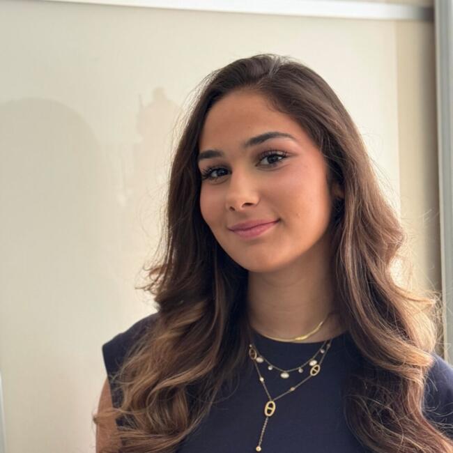 Babysitter in Mons: Pelin