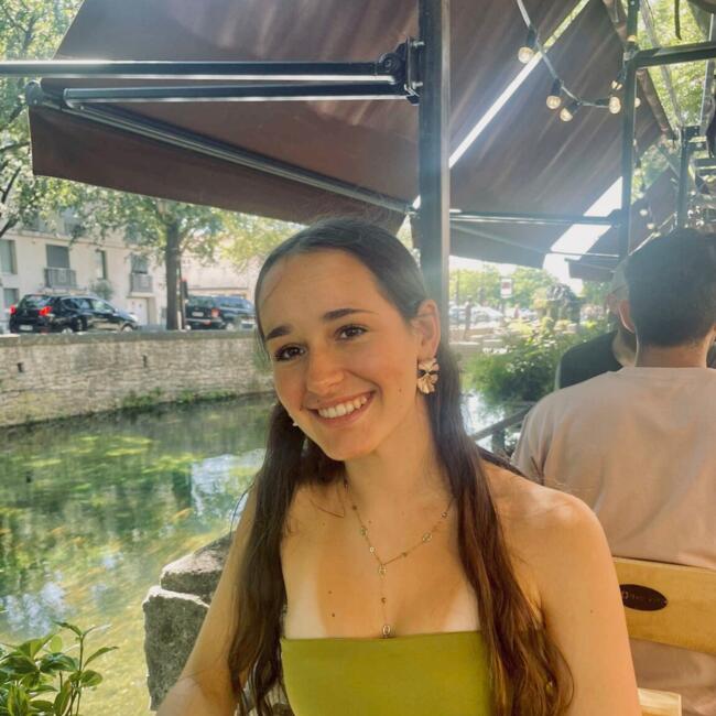 Babysitter in Cucuron: Alma