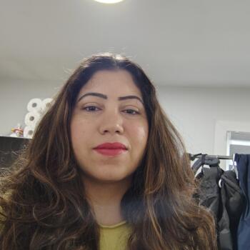 Babysitting job in Surrey: babysitting job Poonam