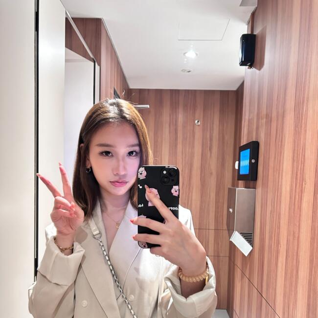 Babysitting job in Singapore: Selina