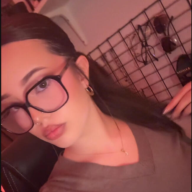 Babysitter in Brenthonne: Loane