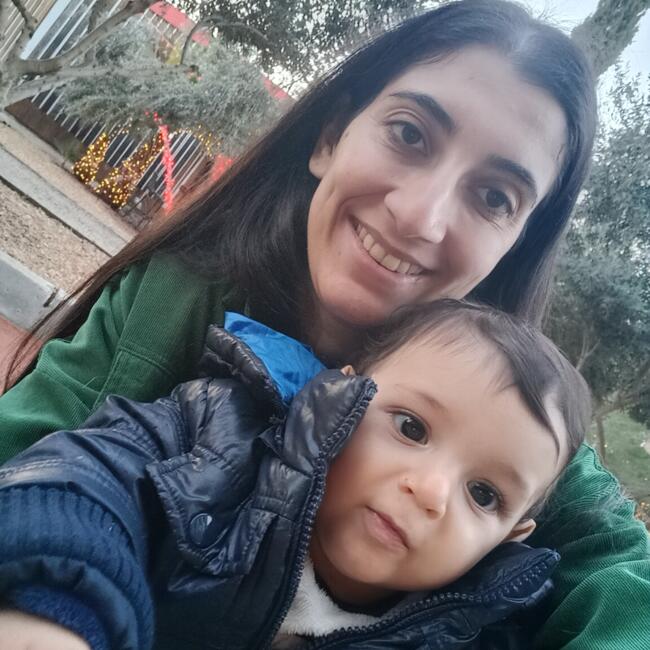 Pyrgá bölgesinde bebek bakıcılığı işi: Θέκλα