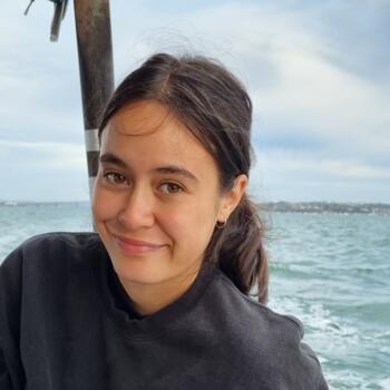Babysitter in Auckland Airport: Ebonie