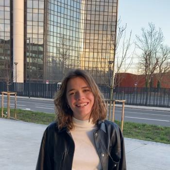 Lille 베이비시터: Leanne