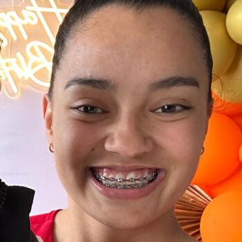 Babysitter in Puerto Limón: Vivian