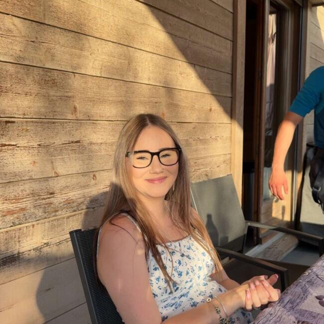 Babysitter in Bonneville: Krystal