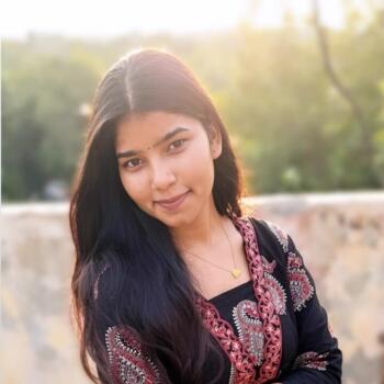 Babysitter in Delhi: Riya