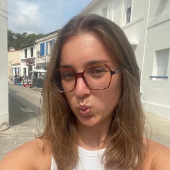Babysitter in Poitiers: Louise