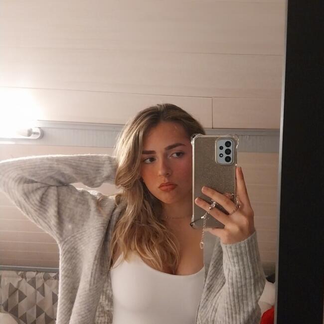 Babysitter in Saint-Fargeau-Ponthierry: Emma