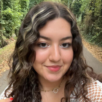 位于马恩河畔维利耶尔的临时保姆: Zineb