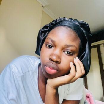 جليسة أطفال في القاهرة: Amira