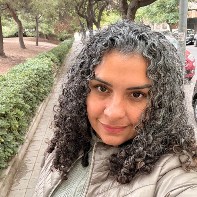 Canguro en Alicante: Júlia