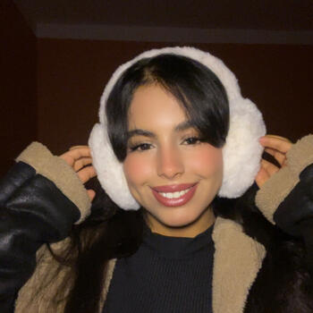 Babysitter in Oran: Amira