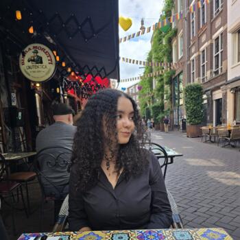 Babysitter in Hernani: Nora