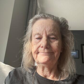 Baby-sitter in Leduc: Julie