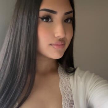 Babysitter in Warrington: Maya