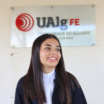 Babysitter em Faro: Carolina