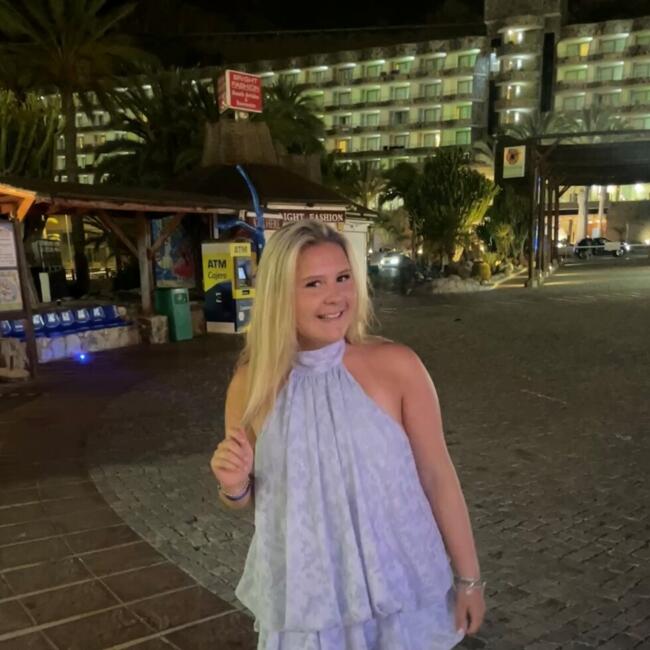 Babysitter in Coventry: Lillia