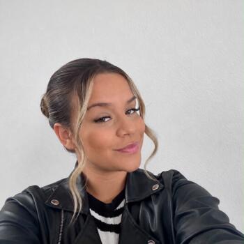 Babysitter in Louveira: Camille Vitoria
