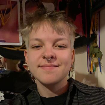 Babysitter in Plymouth: Miles Scott