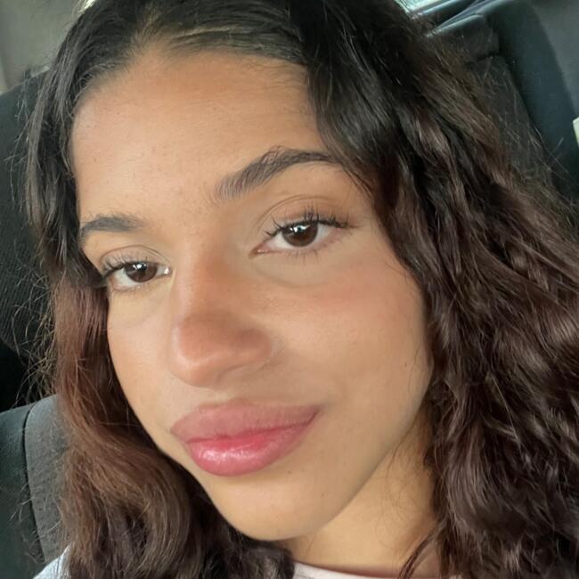 Babysitter em Charneca de Caparica: Flavia