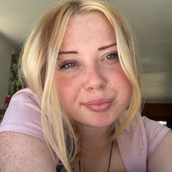 Babysitter in Nelson: Rhiannon