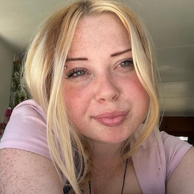 Babysitter in Nelson: Rhiannon