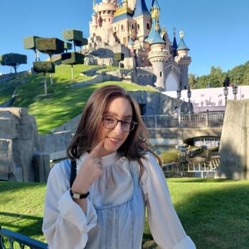 Baby-sitter à Magny-le-Hongre: Elise
