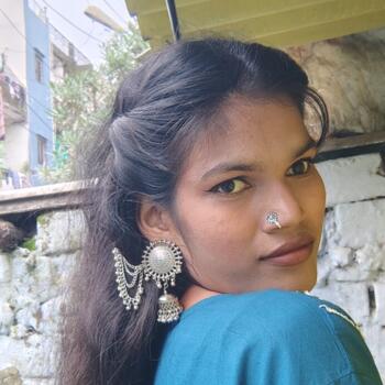 Babysitter Bhopal: Divya
