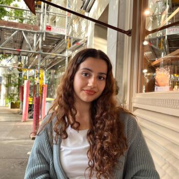 Babysitter in Paris: Kenza