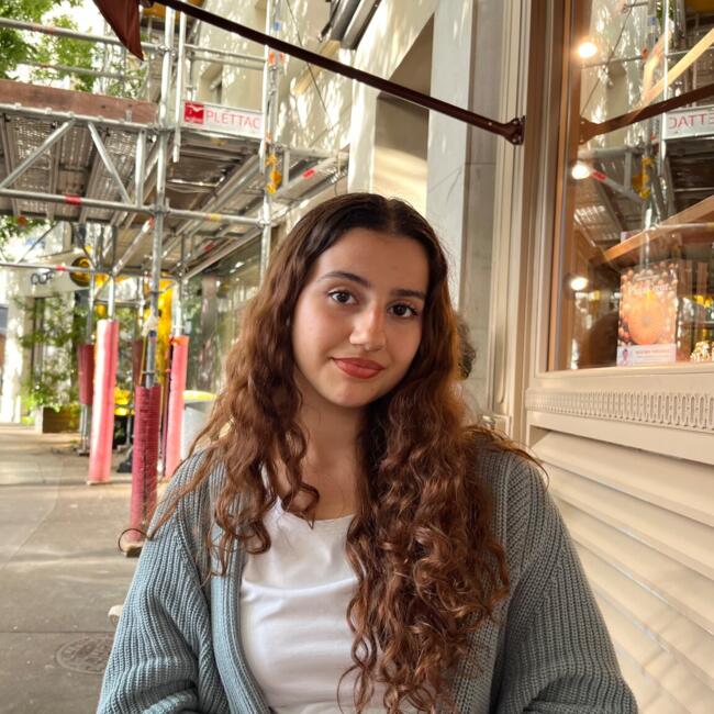Babysitter in Paris: Kenza