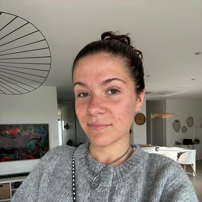 Babysitter in Chuzelles: Calie